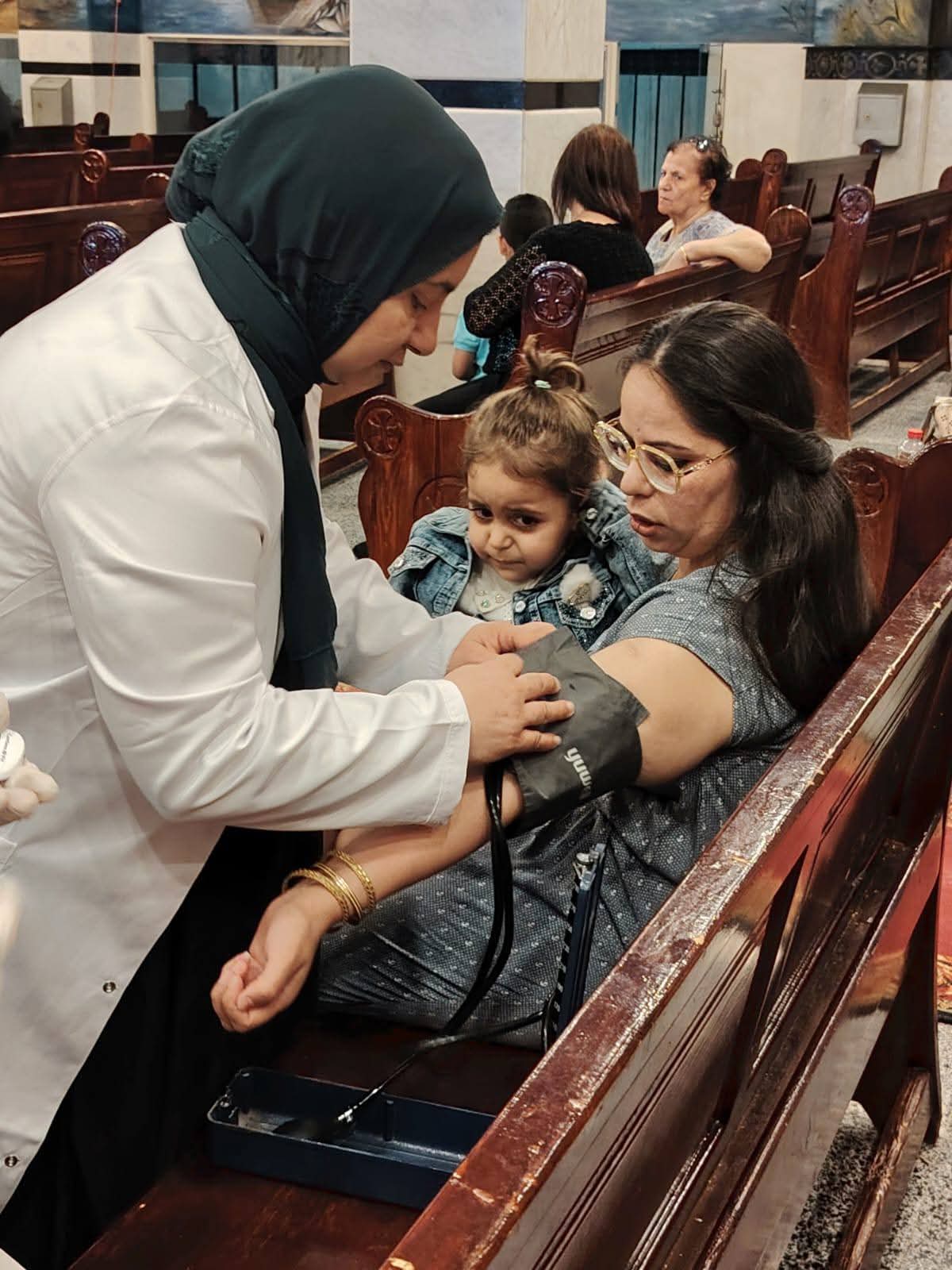 المواطنين يتوافدون على الكشف