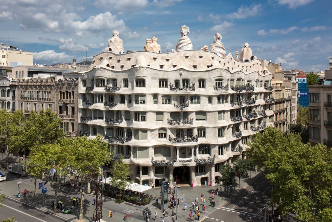 مبنى أنطوني غاودي السكني في برشلونة