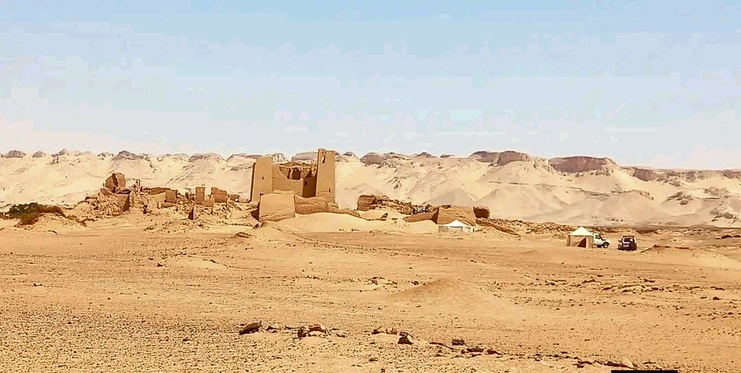 بدء العمل فى موقع ام الدبادب بالخارجة بدء العمل فى موقع ام الدبادب بالخارجة
