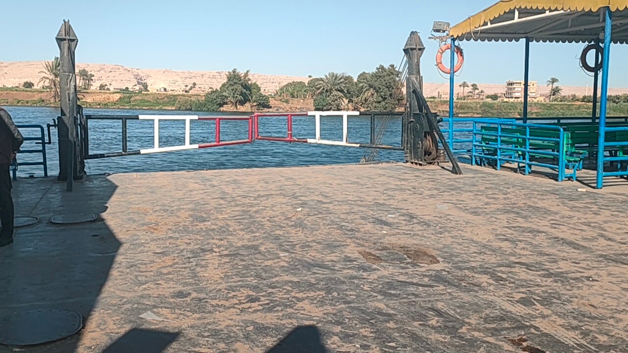 الباب الذى سقطت منه السيارة