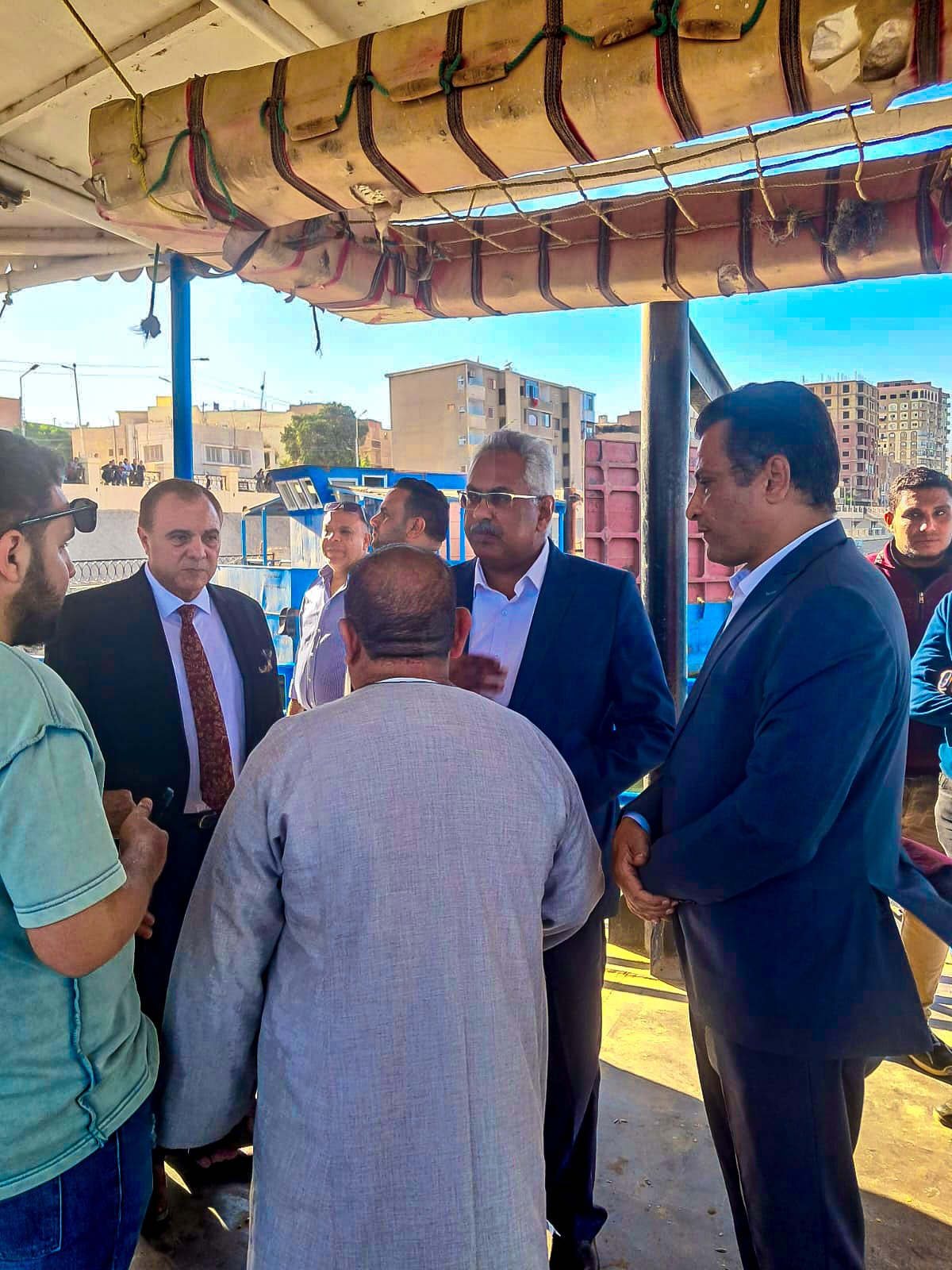 مناقشة الوضع على الطبيعة