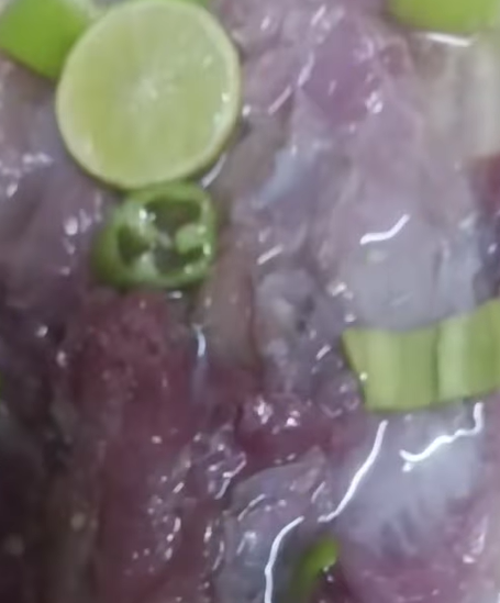 الفسيخ  لا يحلو إلا بالليمون