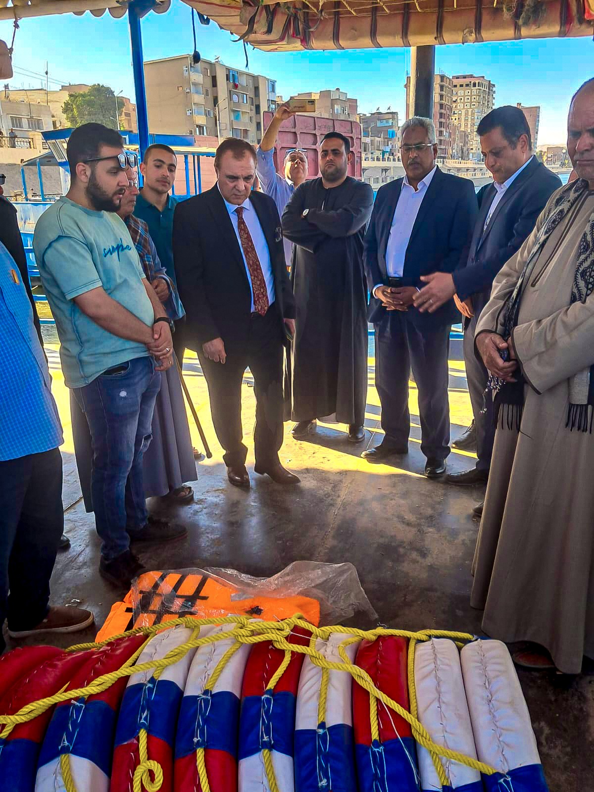 فحص الأطواق الخاصة بالنجاة