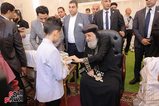 البابا تواضروس يستقبل المهنئين بعيد القيامة (9)