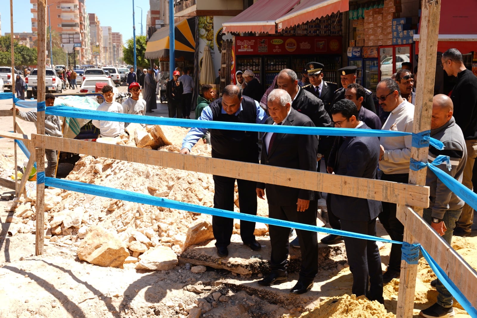 اللواء محمد الزملوط يتابع تنفيذ المشروعات الخدمية