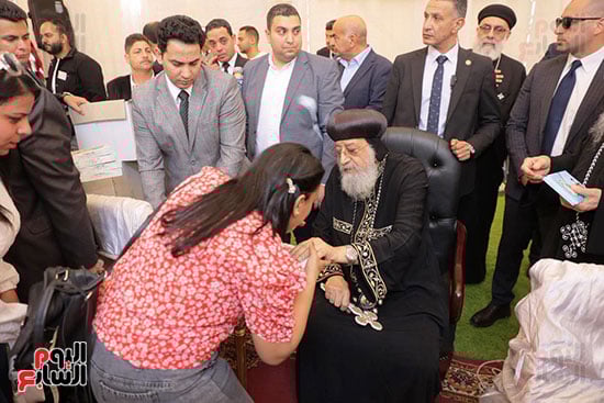 البابا تواضروس يستقبل المهنئين بعيد القيامة (2)