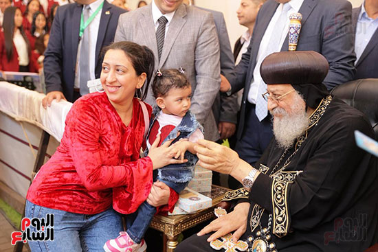 البابا تواضروس يستقبل المهنئين بعيد القيامة (4)