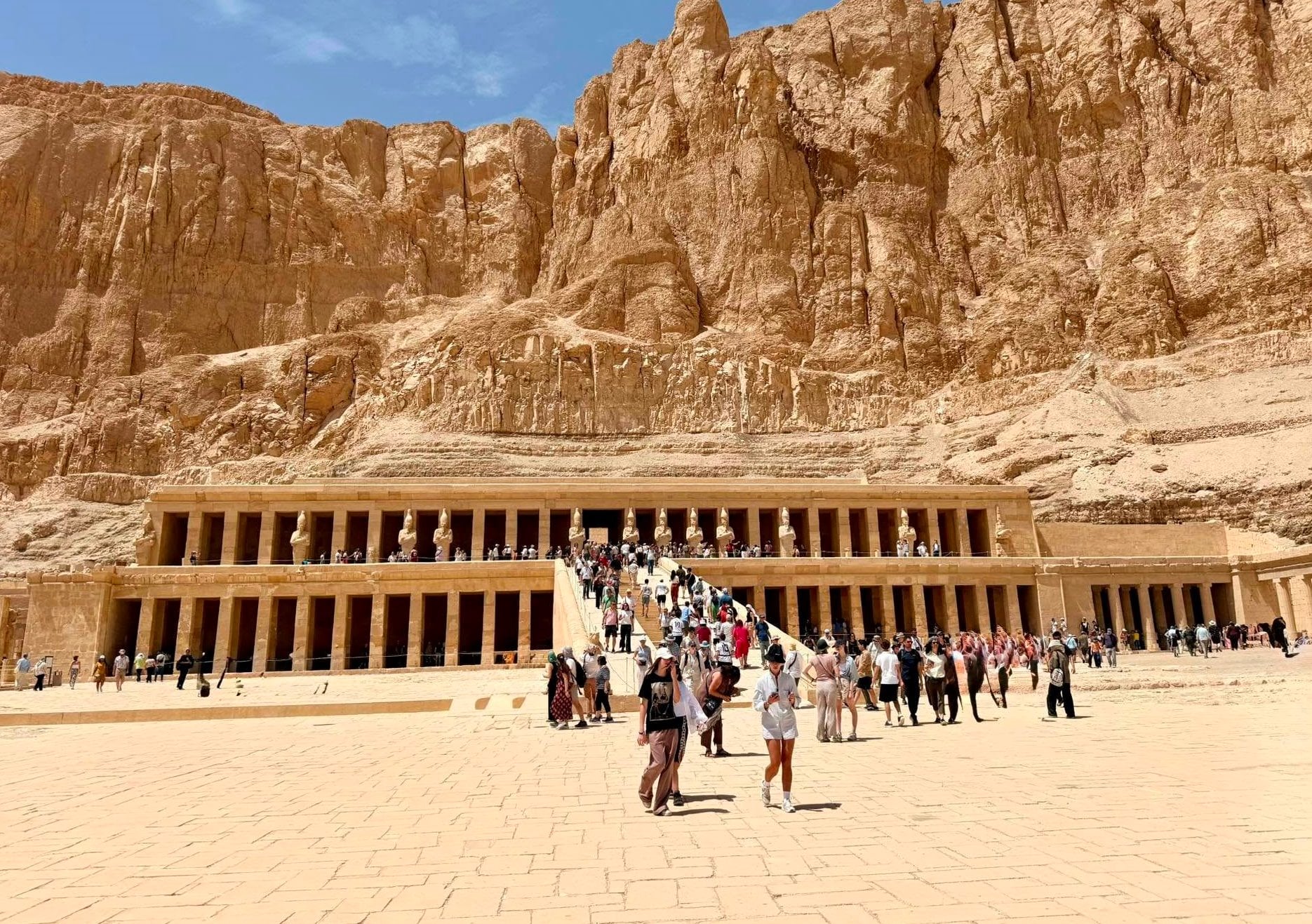 الزيارات السياحية فى معابد الأقصر الزيارات السياحية فى معابد الأقصر