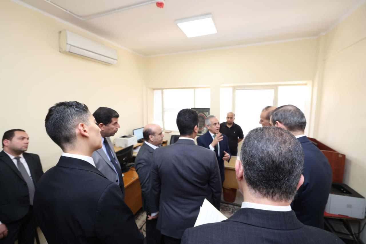 تطبيقا للعمل عن بُعد..وزير العدل يباشر مهامه من مركز الدراسات ويلتقي نادي مجلس الدولة (2)