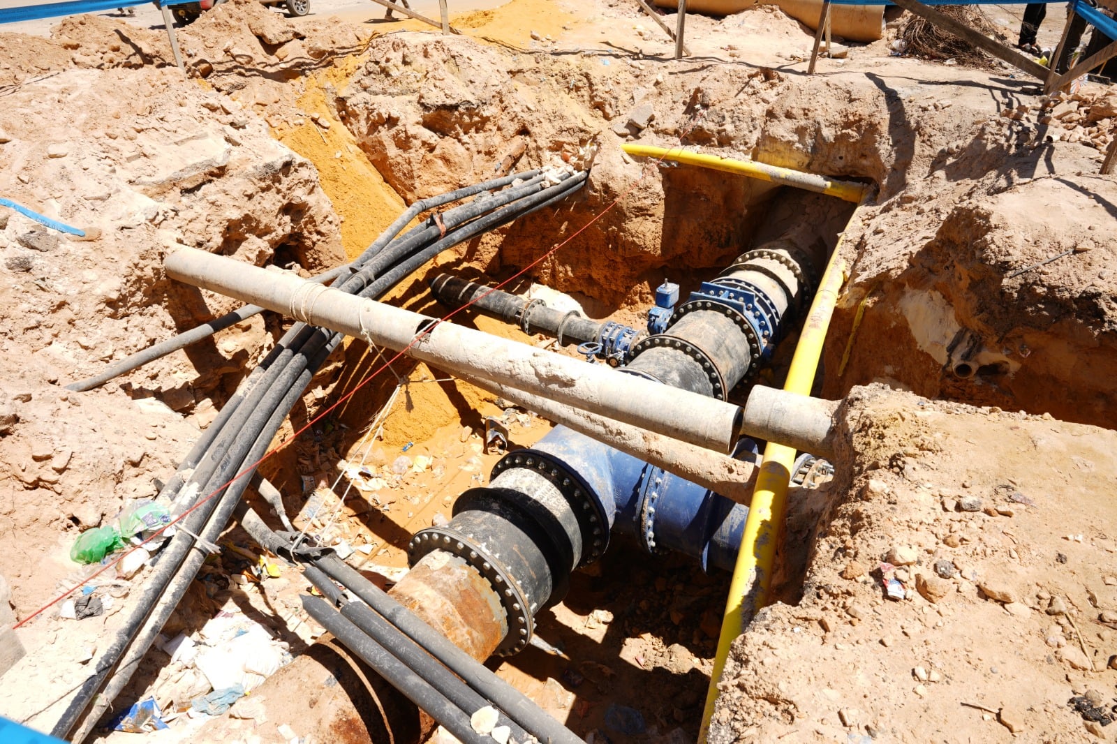 توسعة مخار شبكات المياه المغذية للمنازل بمطروح