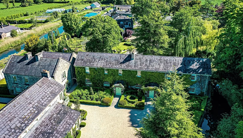 القرية المطروحة للبيع