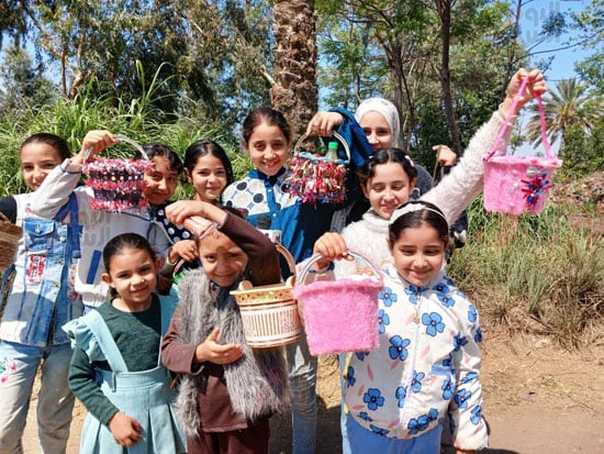 الاطفال-سعداء-بالعيد