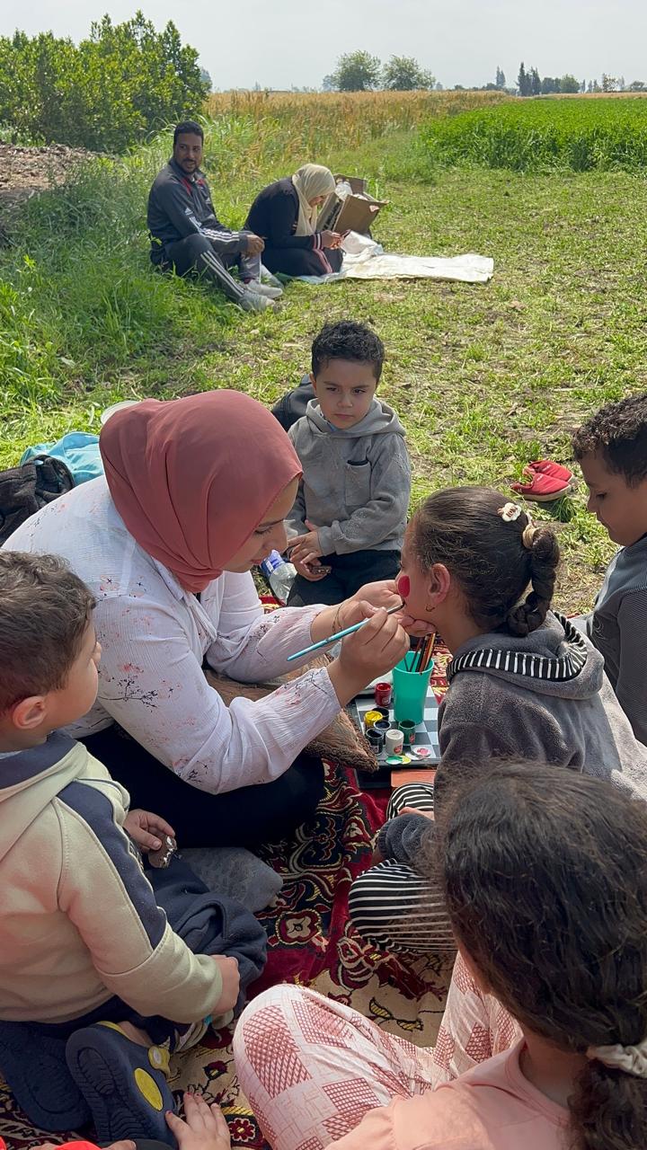 مكة تقوم برسم وجوه الأطفال