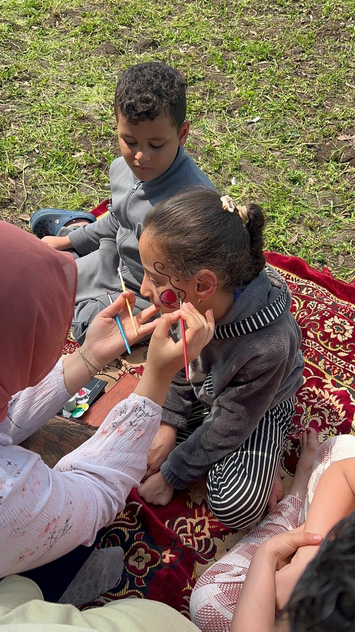 رسم وجوه الأطفال في الدقهلية