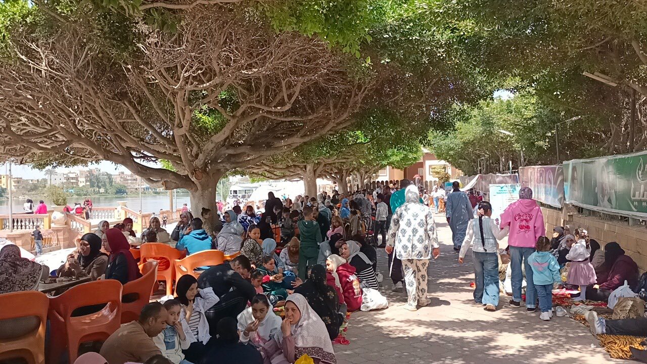 اقبال كبير  من الاهالي