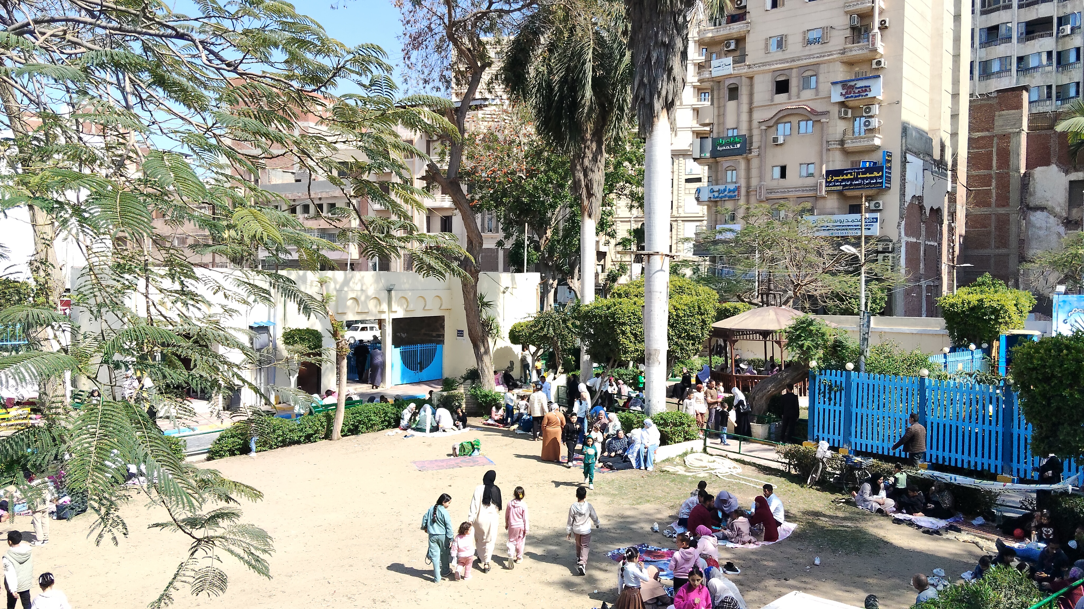 توافد الأهالى على منتزهات البحيرة توافد الأهالى على منتزهات البحيرة