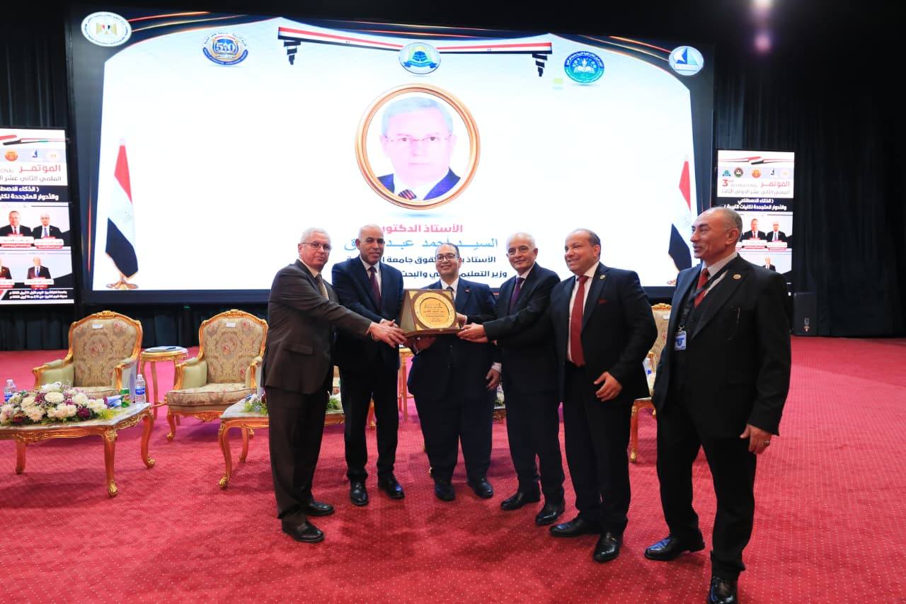 جانب من التكريم