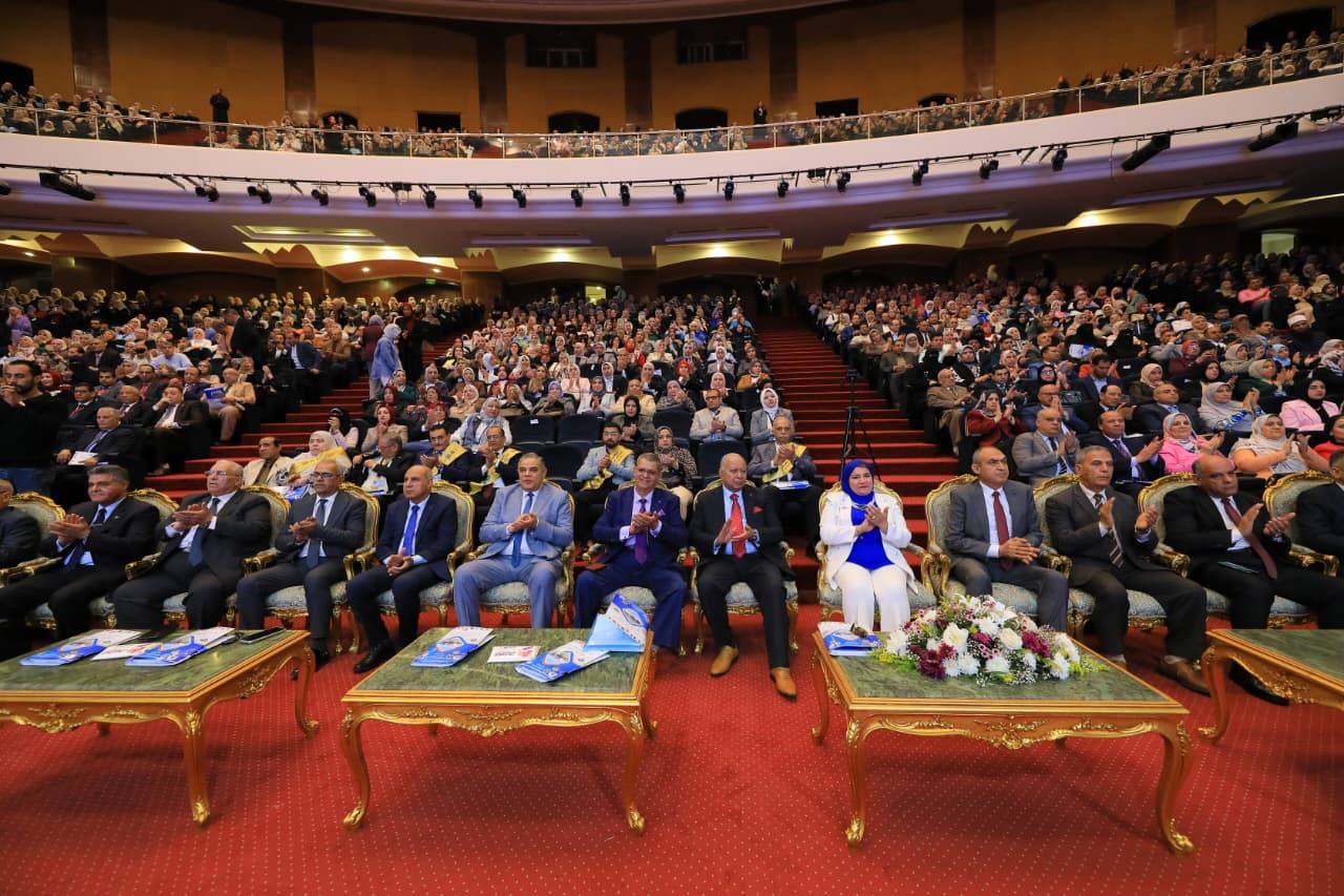 الحضور  في المؤتمر