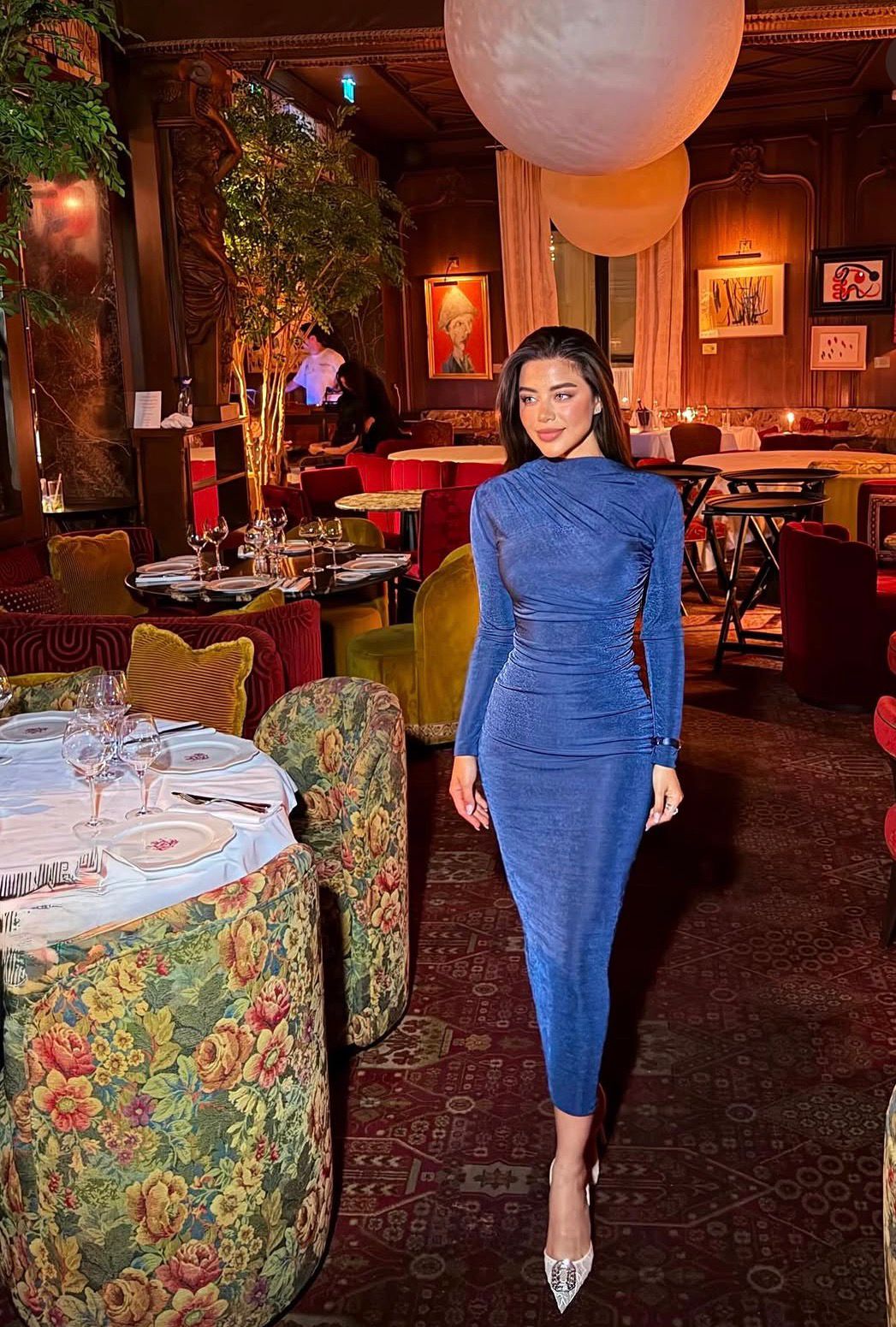 الفنانة يارا السكري