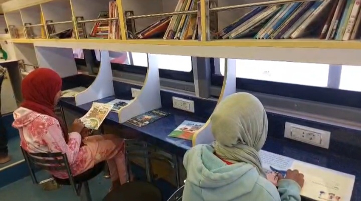 طالبات الشلاتين قى المعرض 