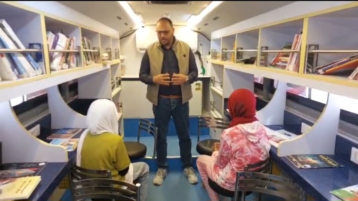 مدير المكتبة المتنقلة 