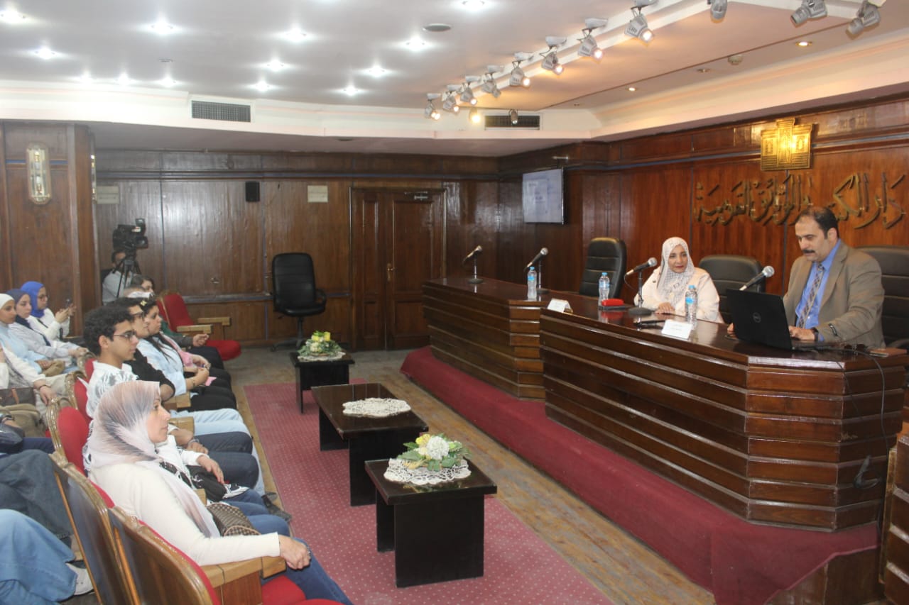 جانب من الندوة