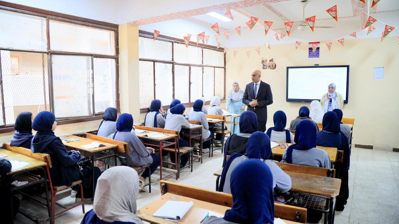 وزير التعليم ادخل الفصول