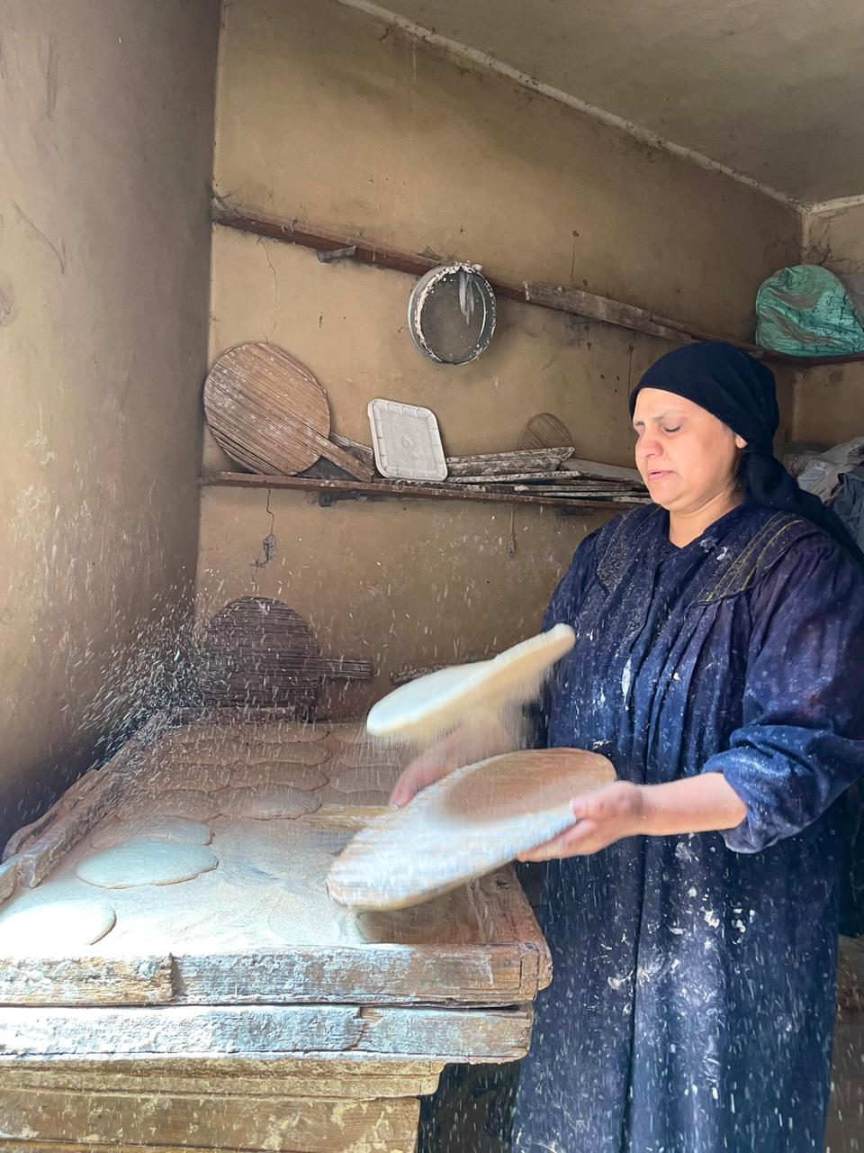 منى حسن خبازة تكافح في الوراق