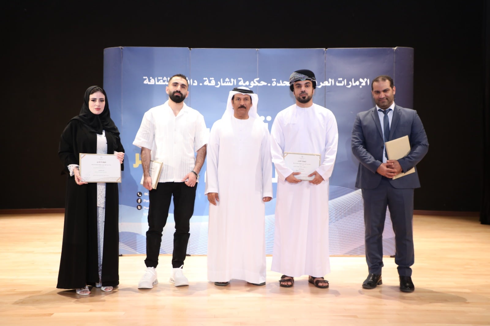 الشاعر محمد البريكى يكرم الشعراء