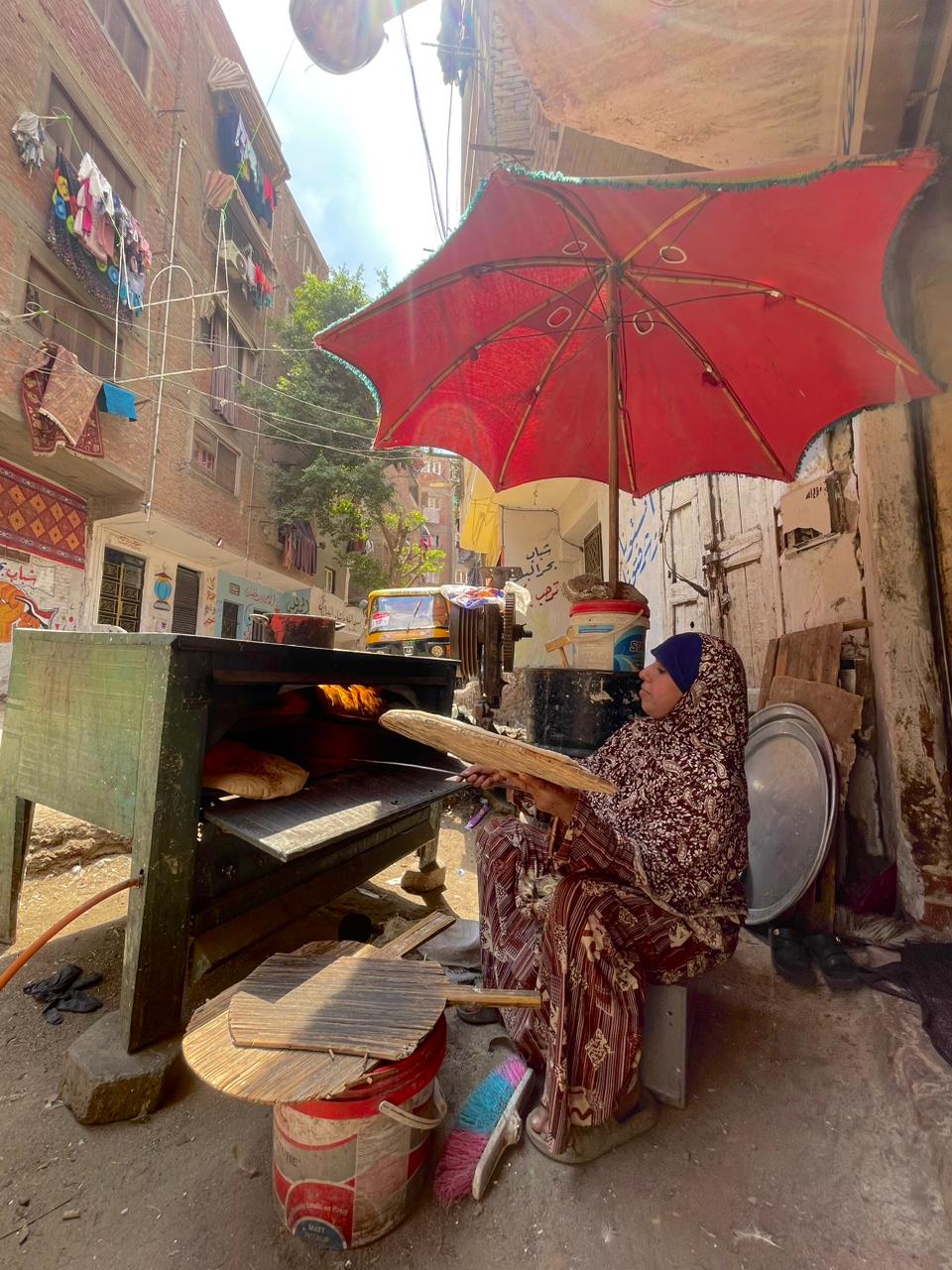 كفاح هدى حسن أمام الفرن