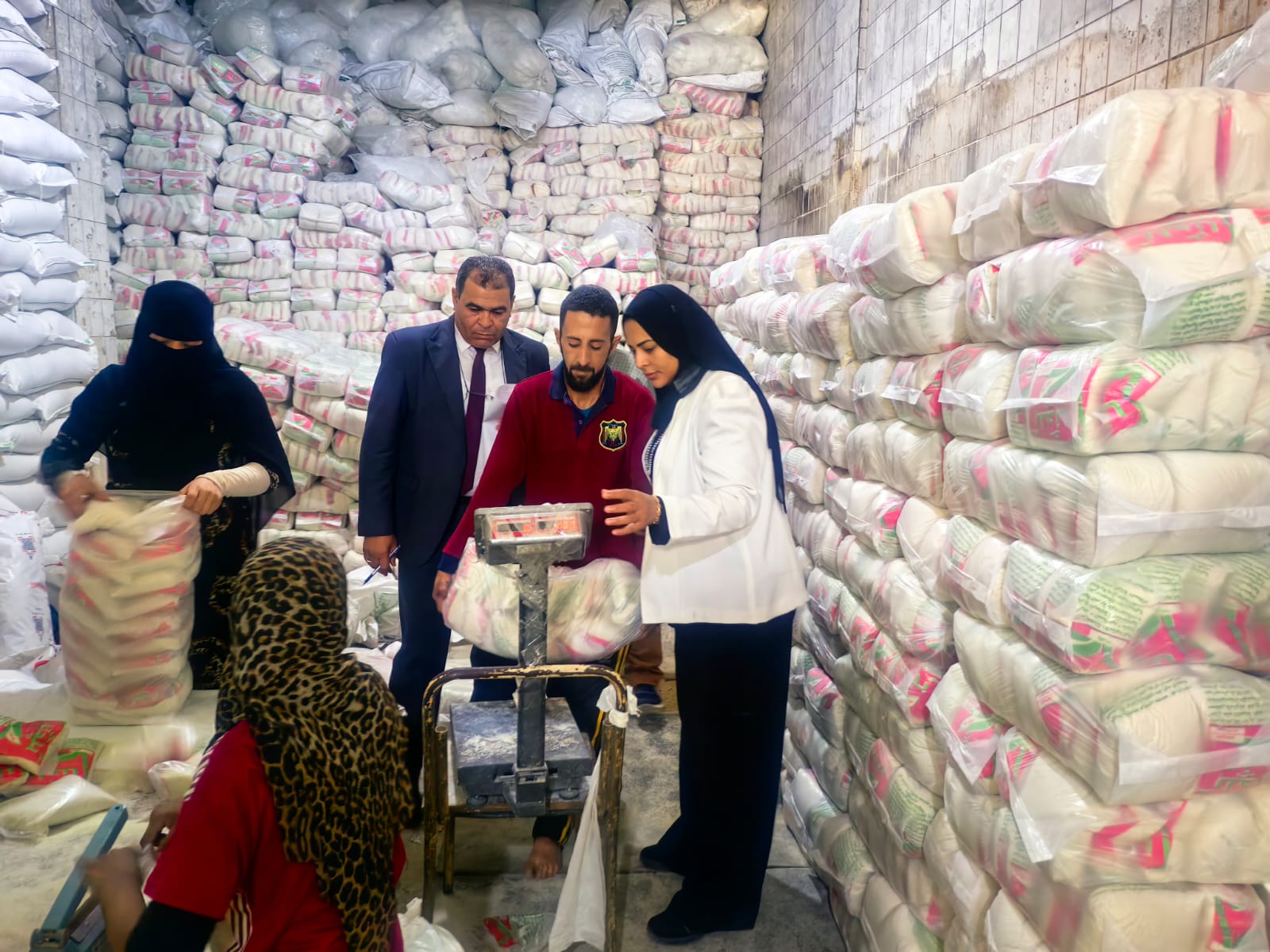 تموين القاهرة تضرب بيد من حديد تموين القاهرة تضرب بيد من حديد