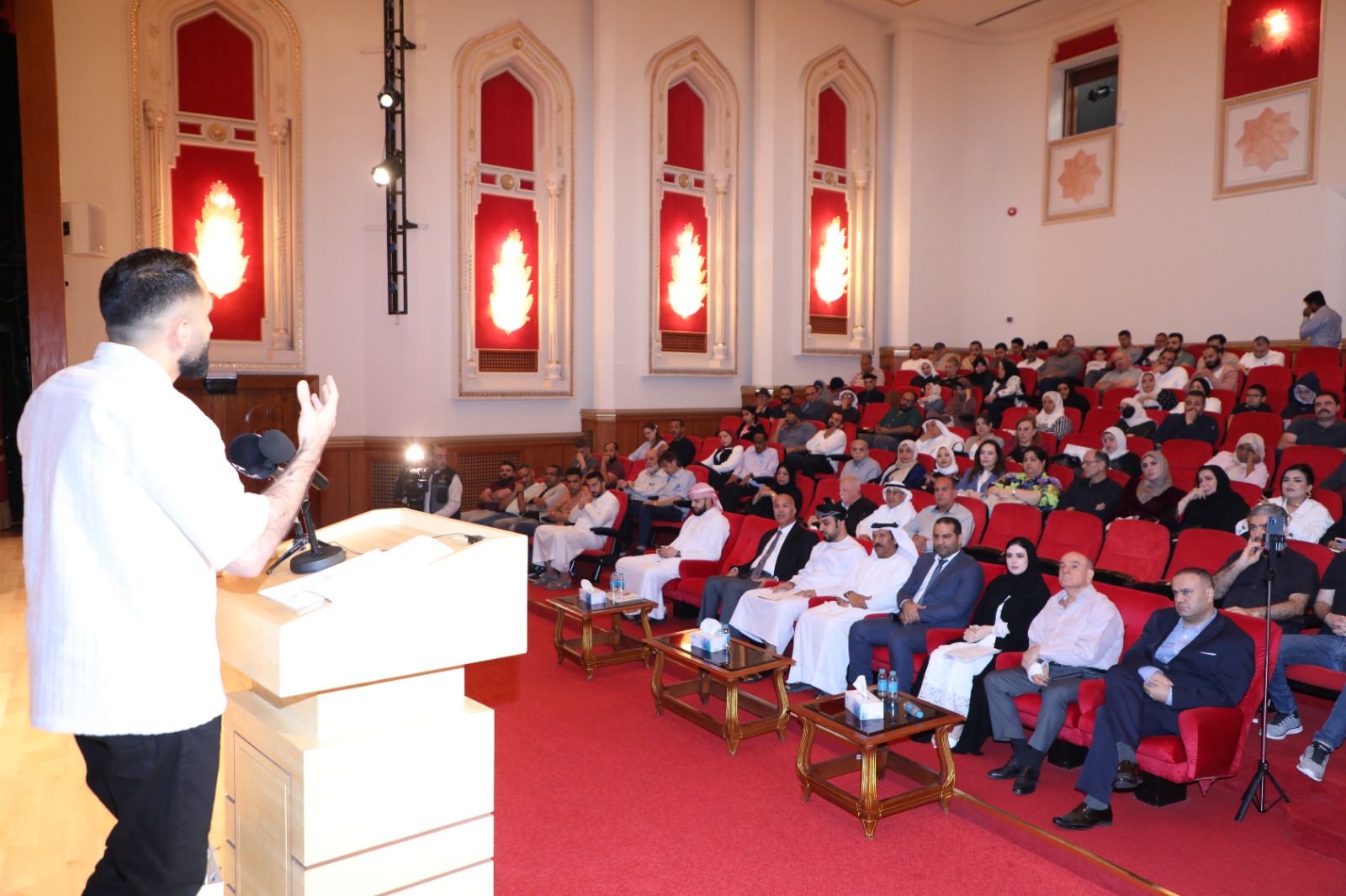 جانب من الأمسية الشعرية