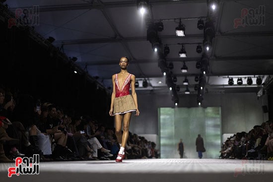 تصميمات عصرية من ملابس الربيع