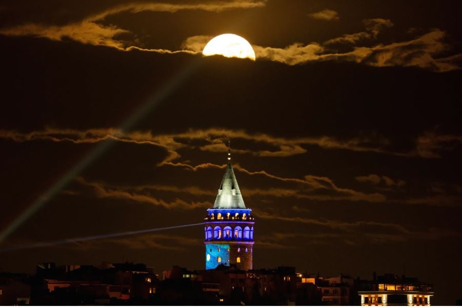 الكاميرا حول العالم.. أجمل اللقطات فى أسبوع احتفالات الربيع  (1)