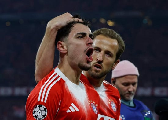 احتفال ألكسندر بافلوفيتش بالهدف