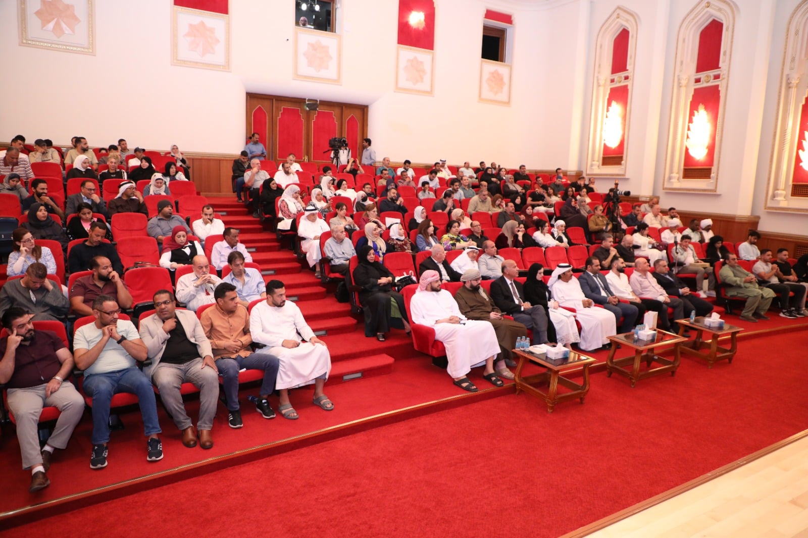 خلال الأمسية الشعرية