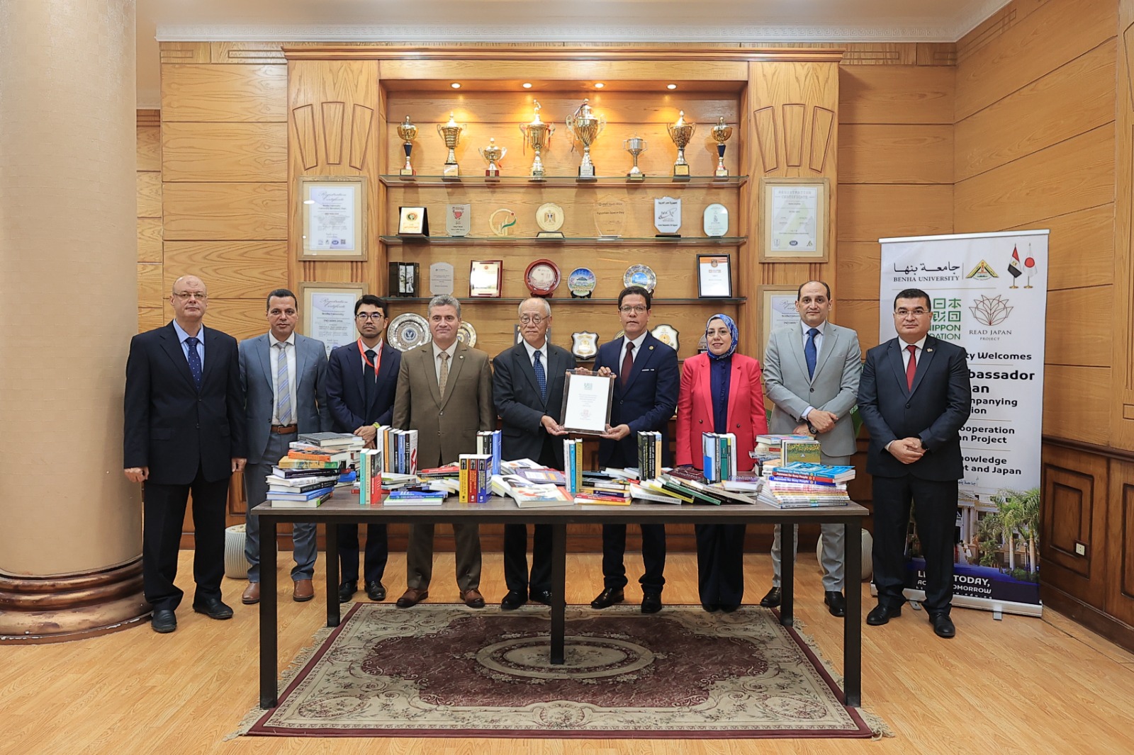 توزيع المنح الدراسية توزيع المنح الدراسية