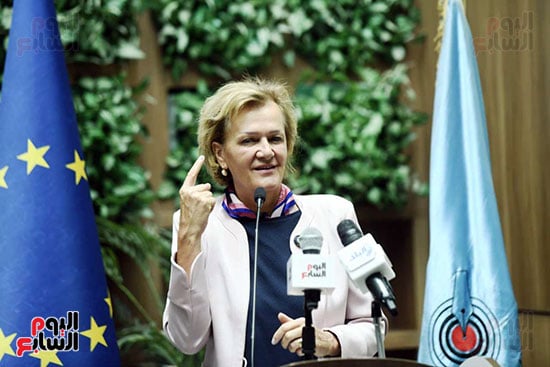 انجيلينا رئيسة الاتحاد الاوروبي