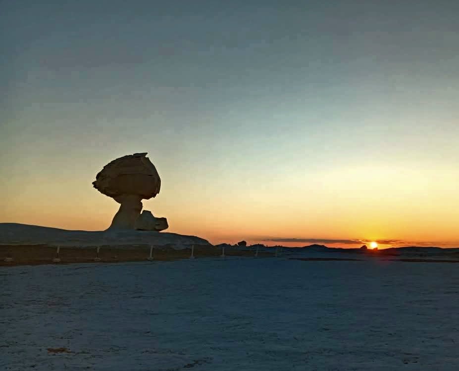 التشكيلات الصخرية فى الصحراء البيضاء