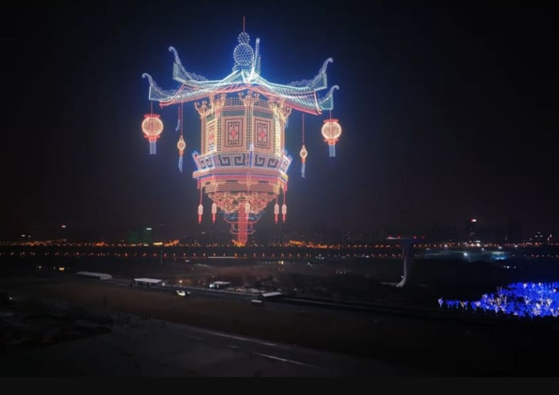 شركة صينية تحقق رقما قياسيا عالميا بتحليق 22,580 طائرة بدون طيار فى عرض واحد