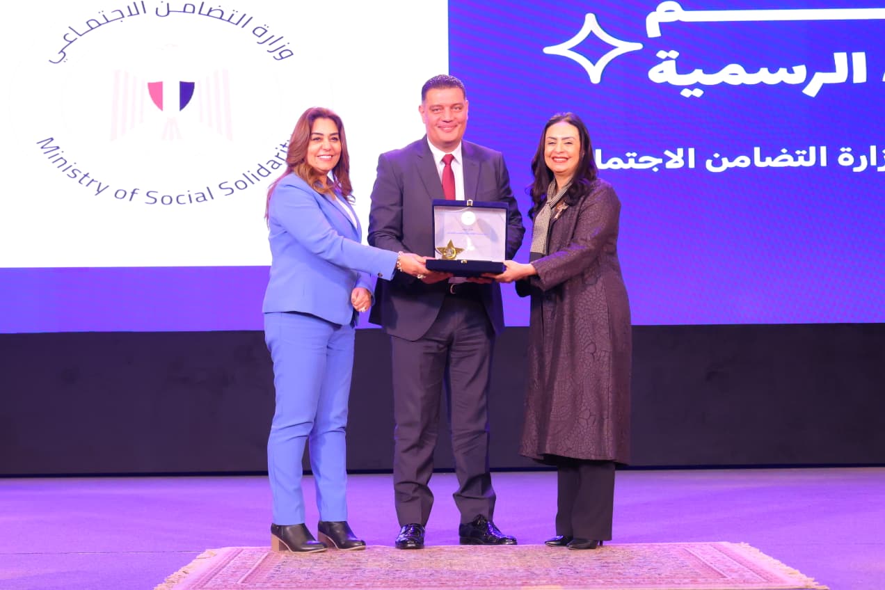 تكريم وزيرة التنمية المحلية تكريم وزيرة التنمية المحلية