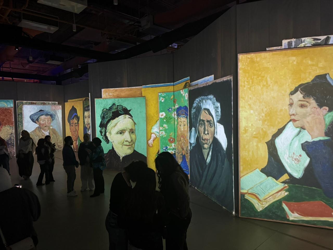 لوحات معروضة لوحات معروضة