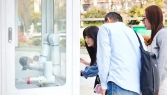 روبوت صينى 1