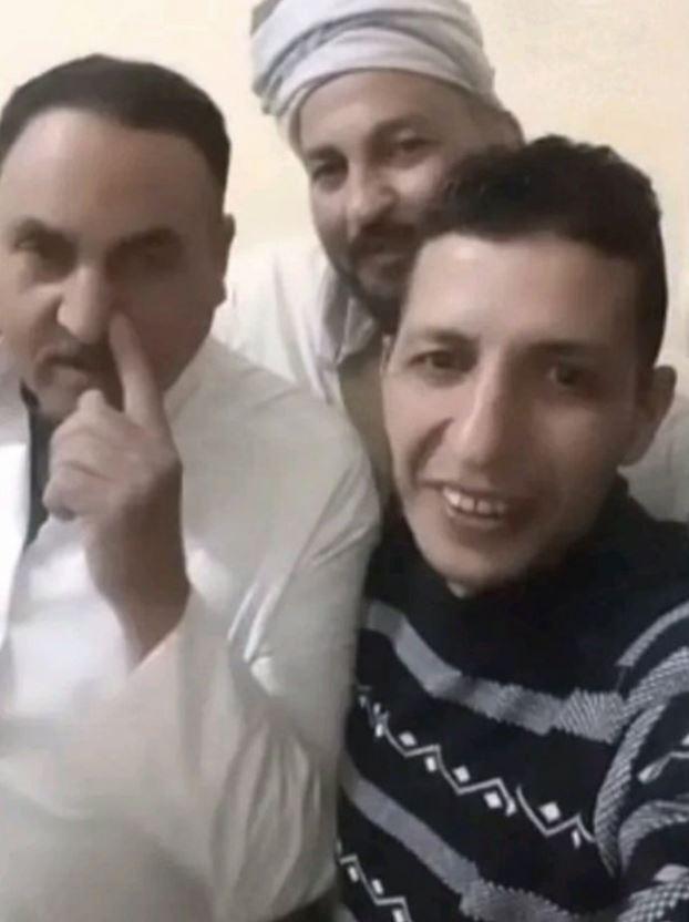 إسلام المخطوف مع الأشقاء إسلام المخطوف مع الأشقاء