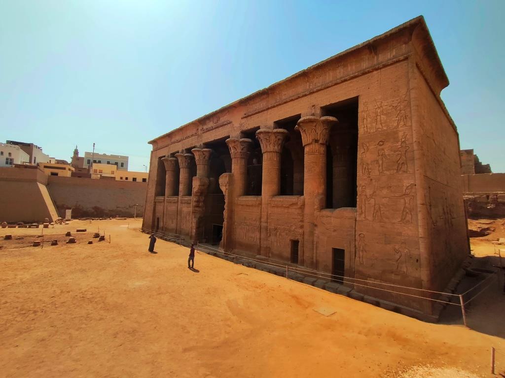 معبد خنوم الفرعونى جنوب الأقصر يقترب من كلمة النهاية للتطوير
