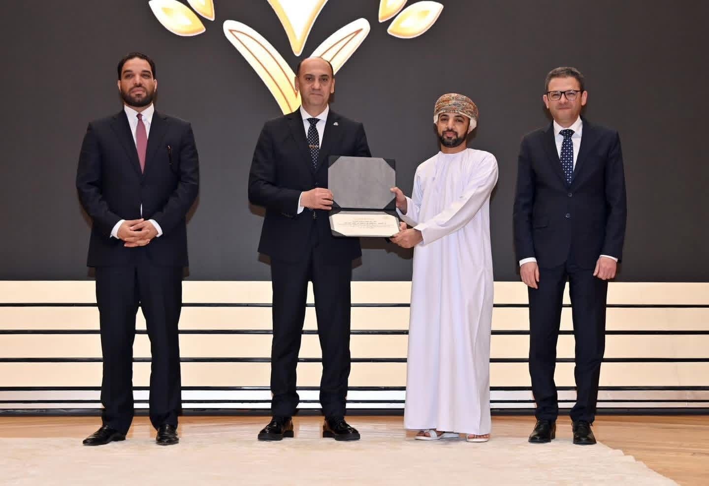 لحظة تكريم كوادر مكافحة الفساد بالدول العربية