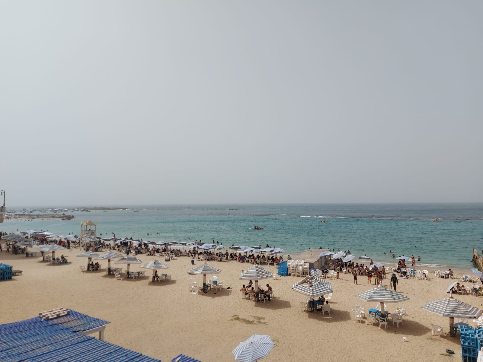 خروج الاهالى للشواطئ 