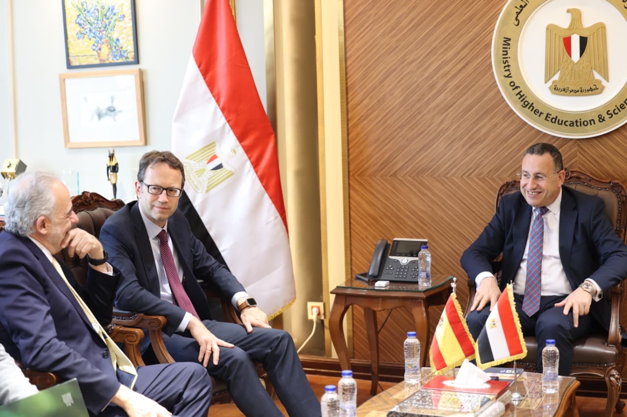 لقاء وزير التعليم العالى