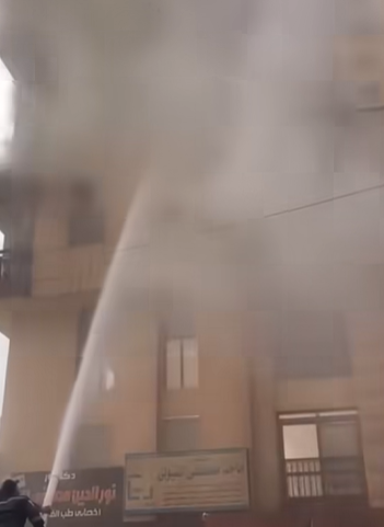 محاولة اخماد الحريق