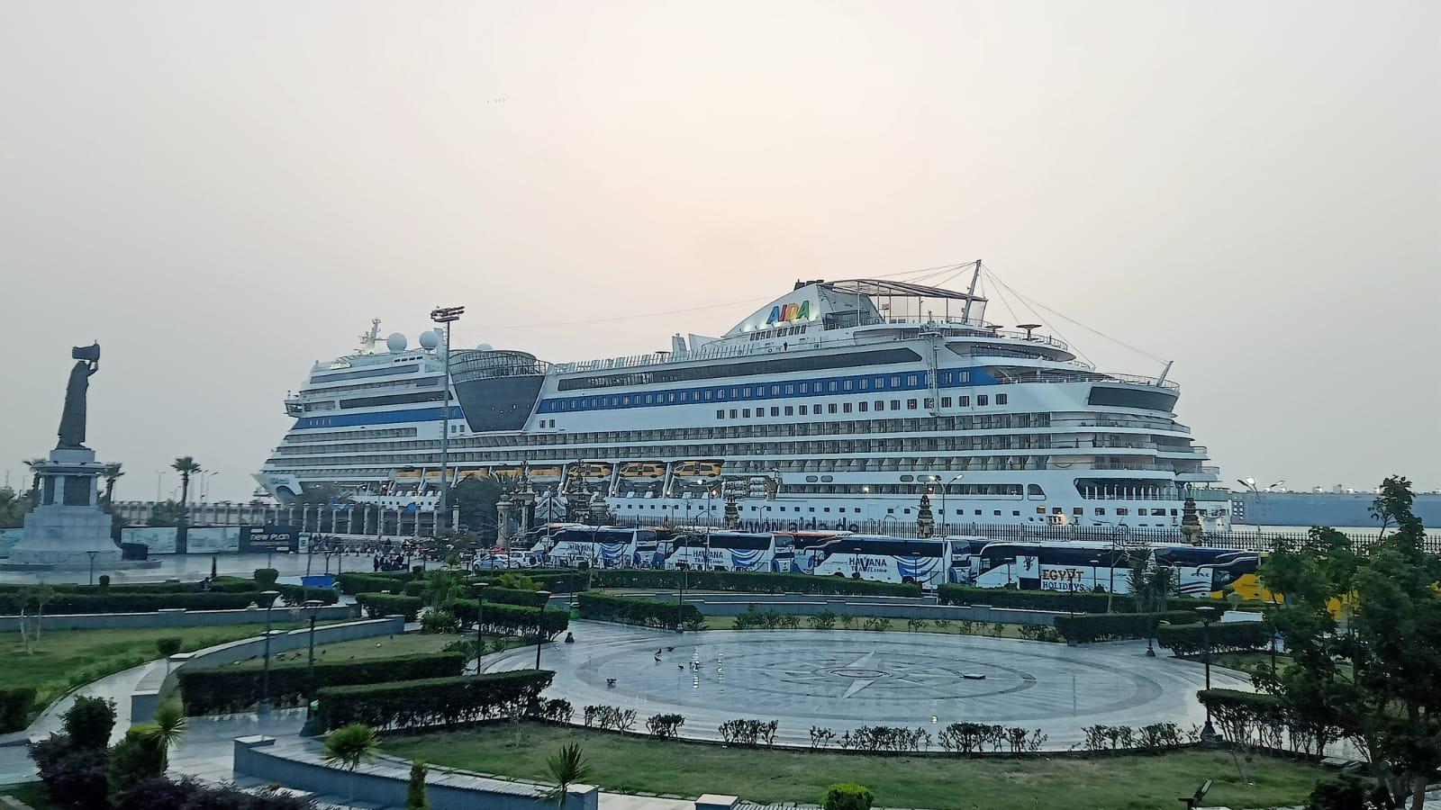 وصول السفينة عايدة